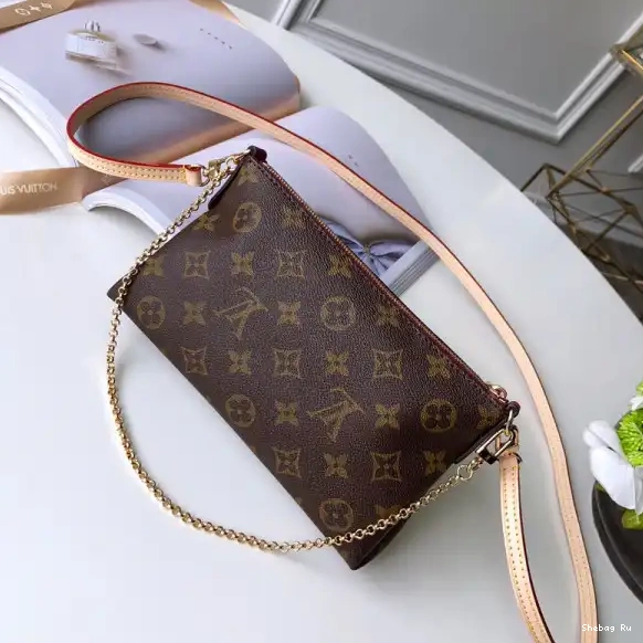 PALLAS Louis Vuitton CHANELUTCH 0520